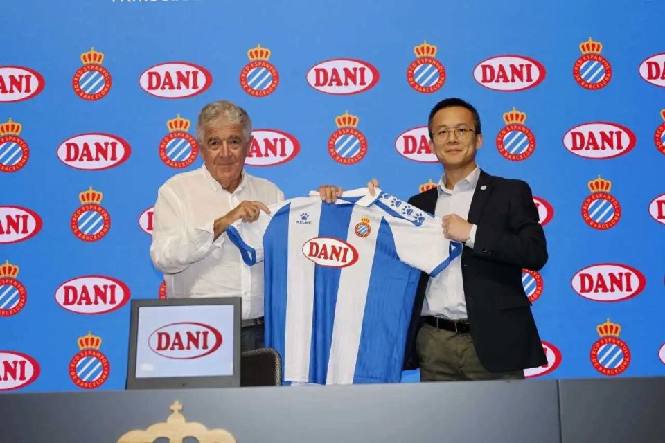 年的紧密联, 快闪广告等, 桑切斯